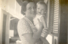 '35 bij mammie in de armen